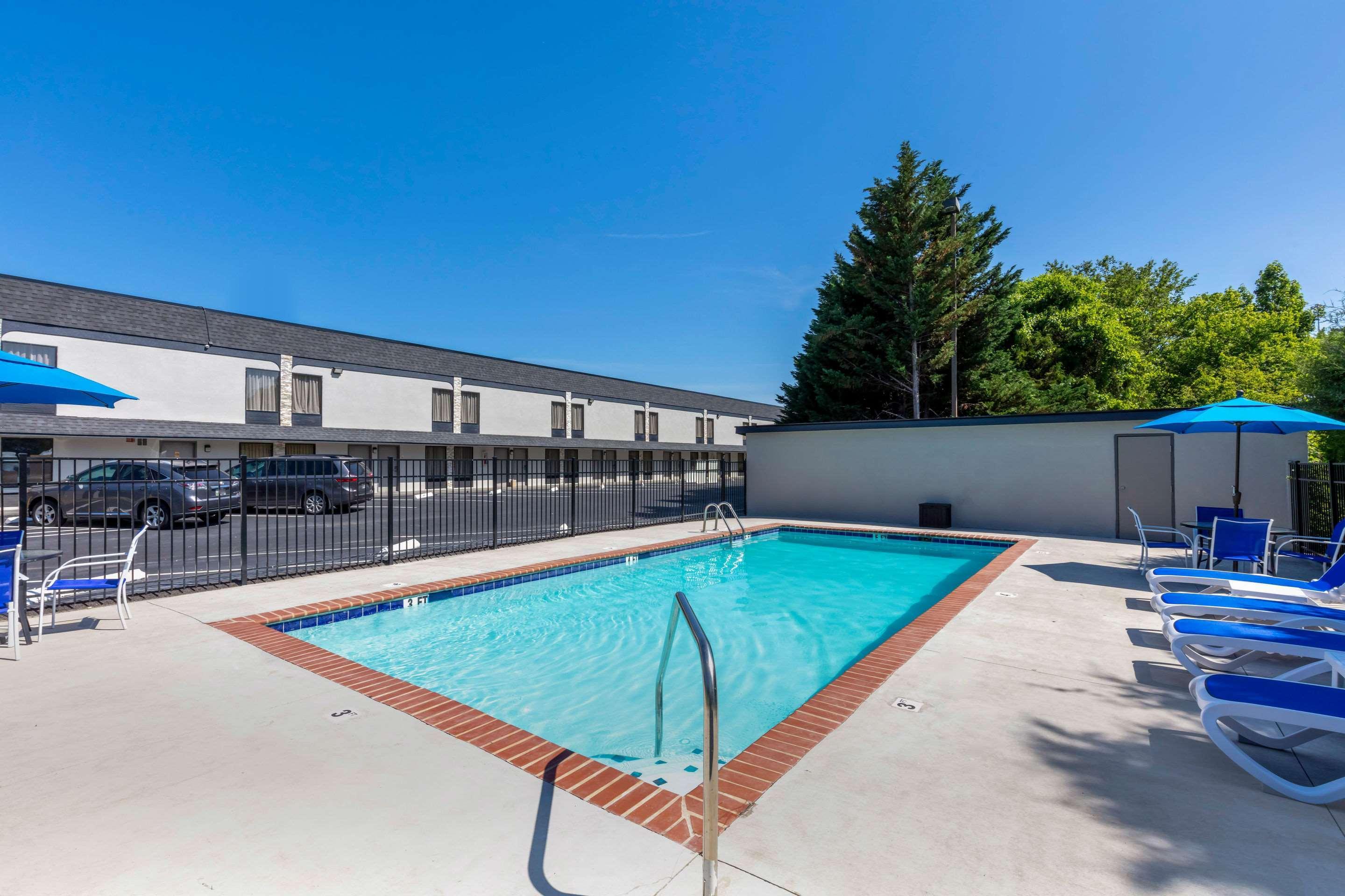 Quality Inn Cleveland Bagian luar foto