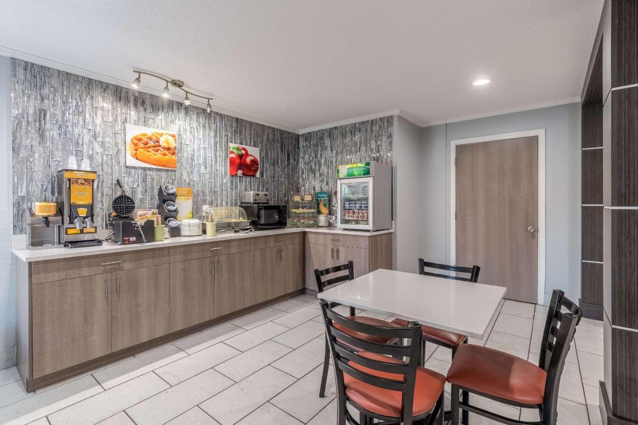 Quality Inn Cleveland Bagian luar foto