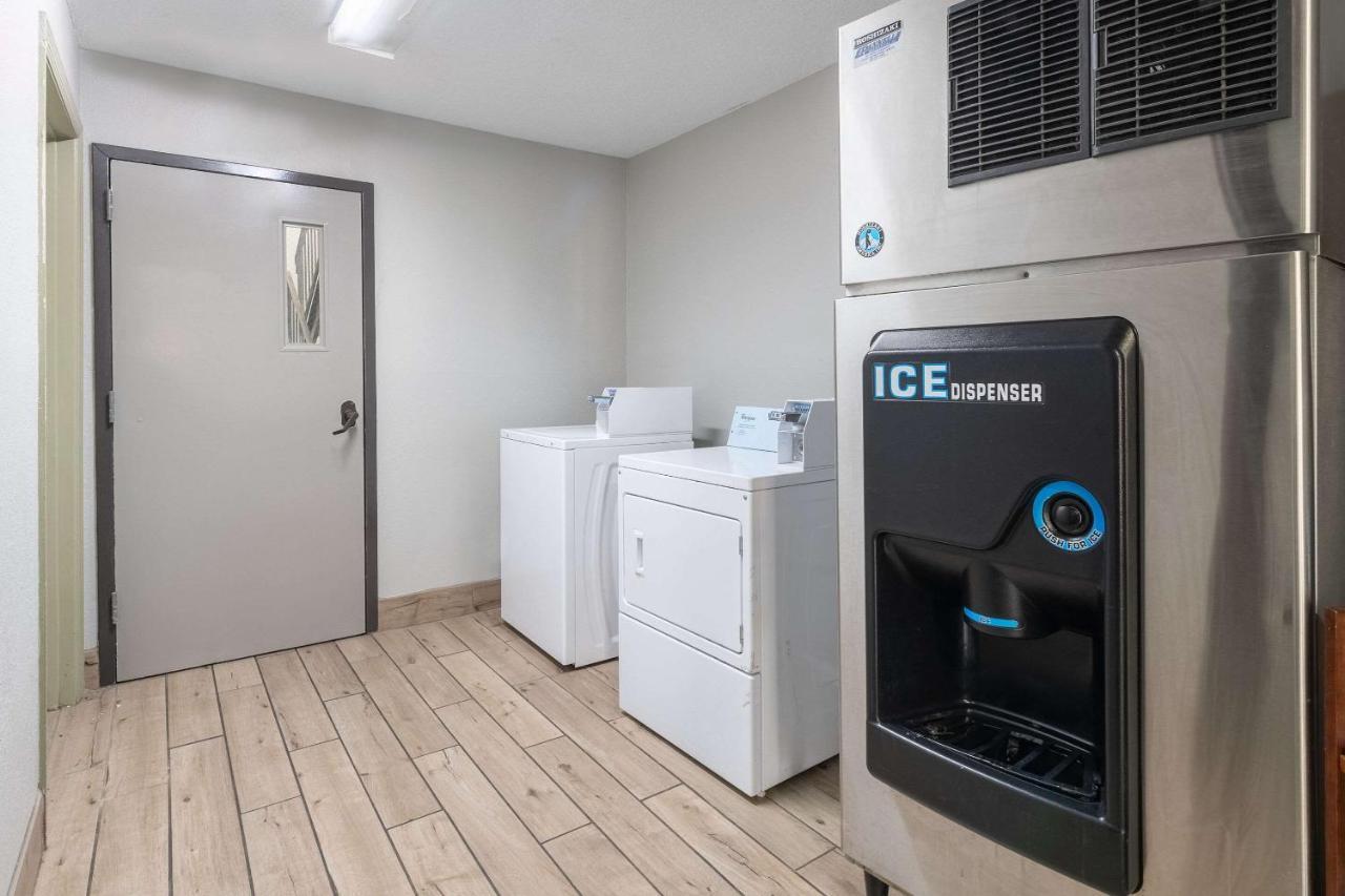 Quality Inn Cleveland Bagian luar foto