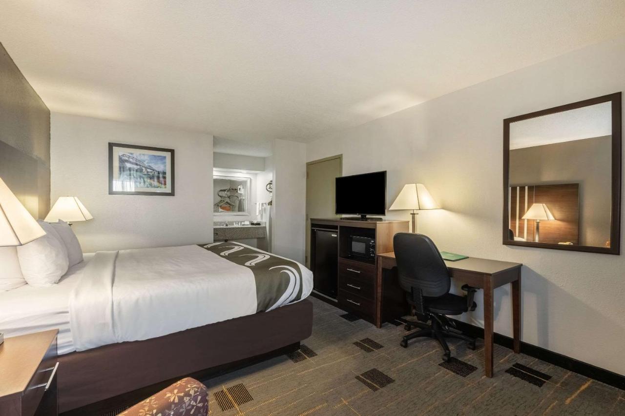 Quality Inn Cleveland Bagian luar foto