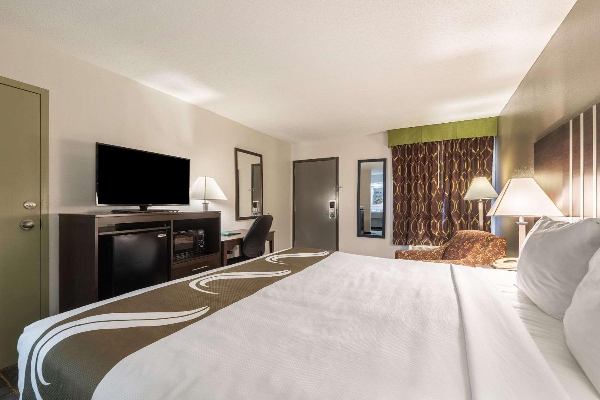 Quality Inn Cleveland Bagian luar foto