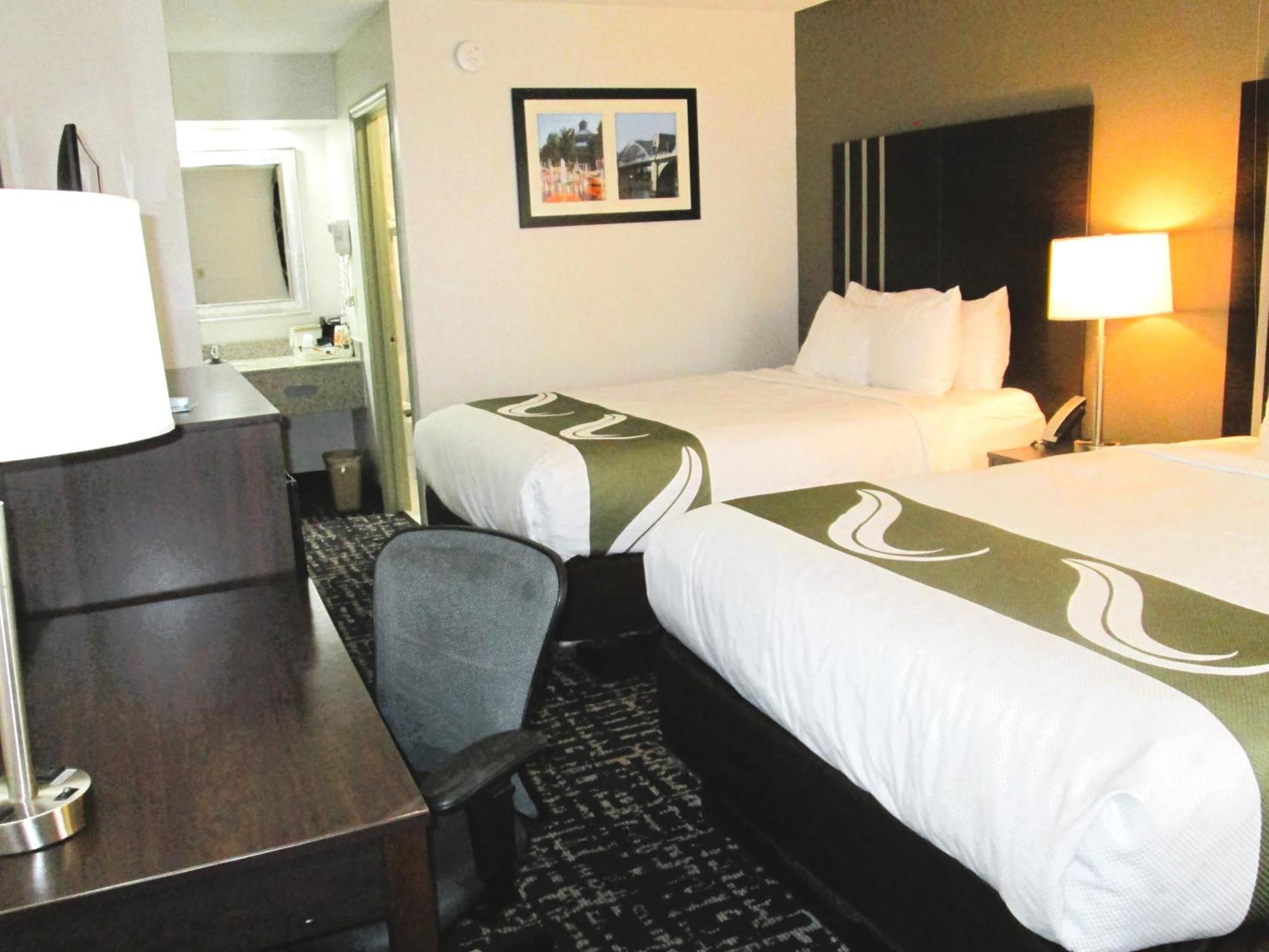 Quality Inn Cleveland Bagian luar foto
