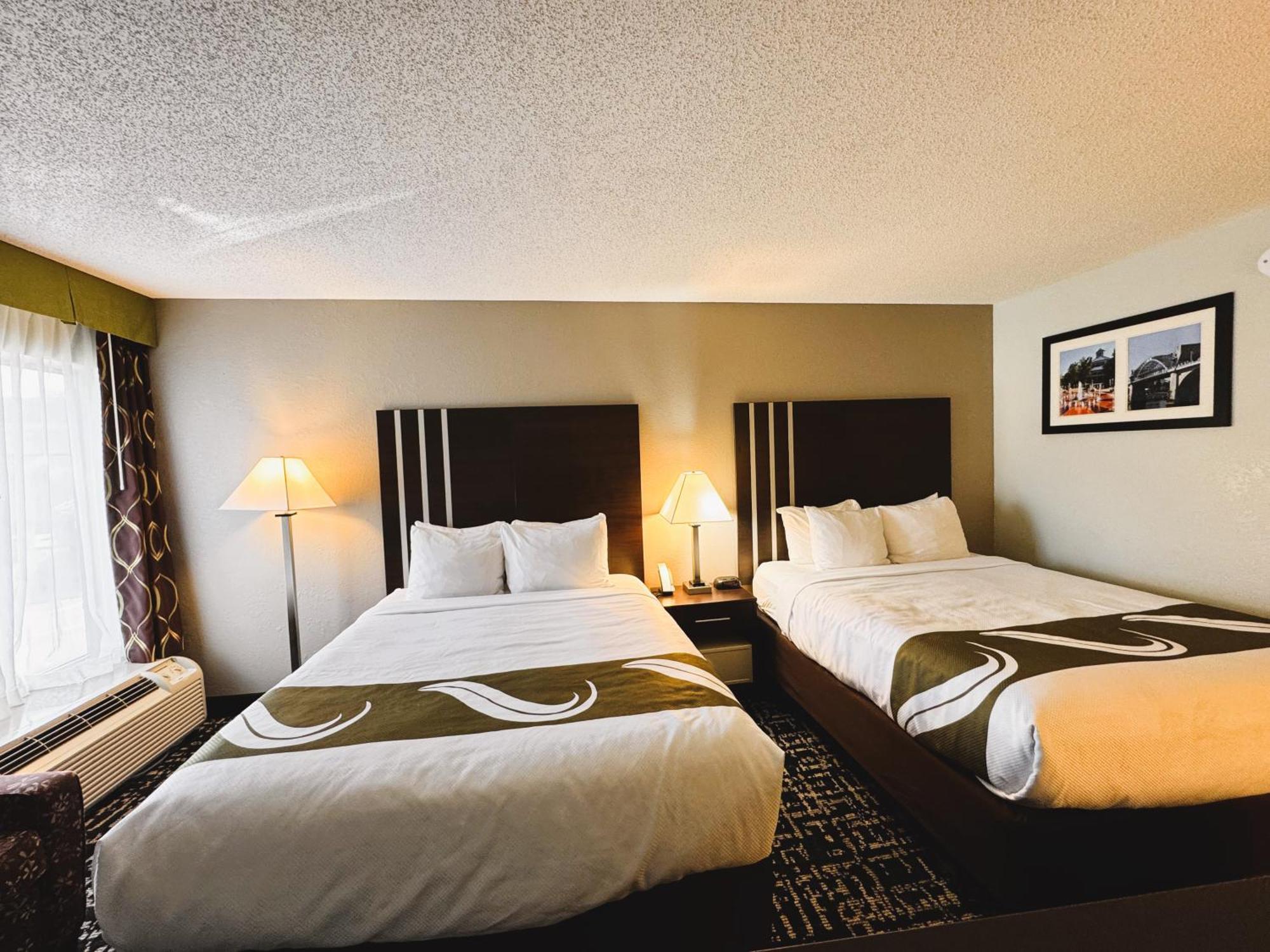 Quality Inn Cleveland Bagian luar foto